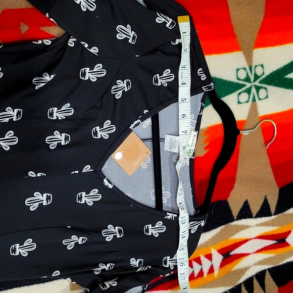 Cactus Dress - Picture 4 of 4